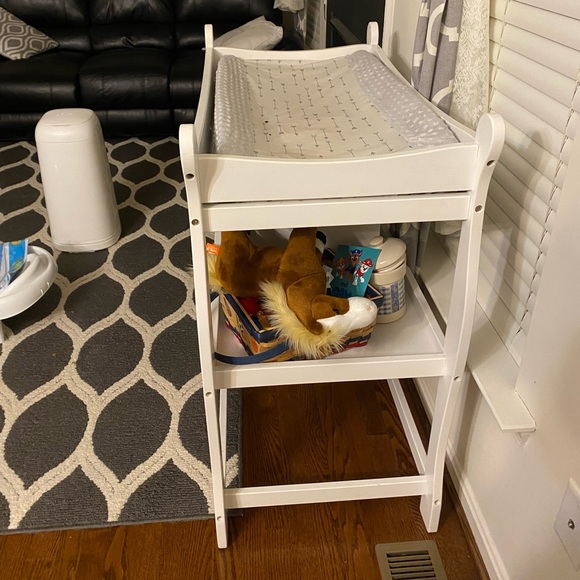 Changing table - Picture 3 of 3